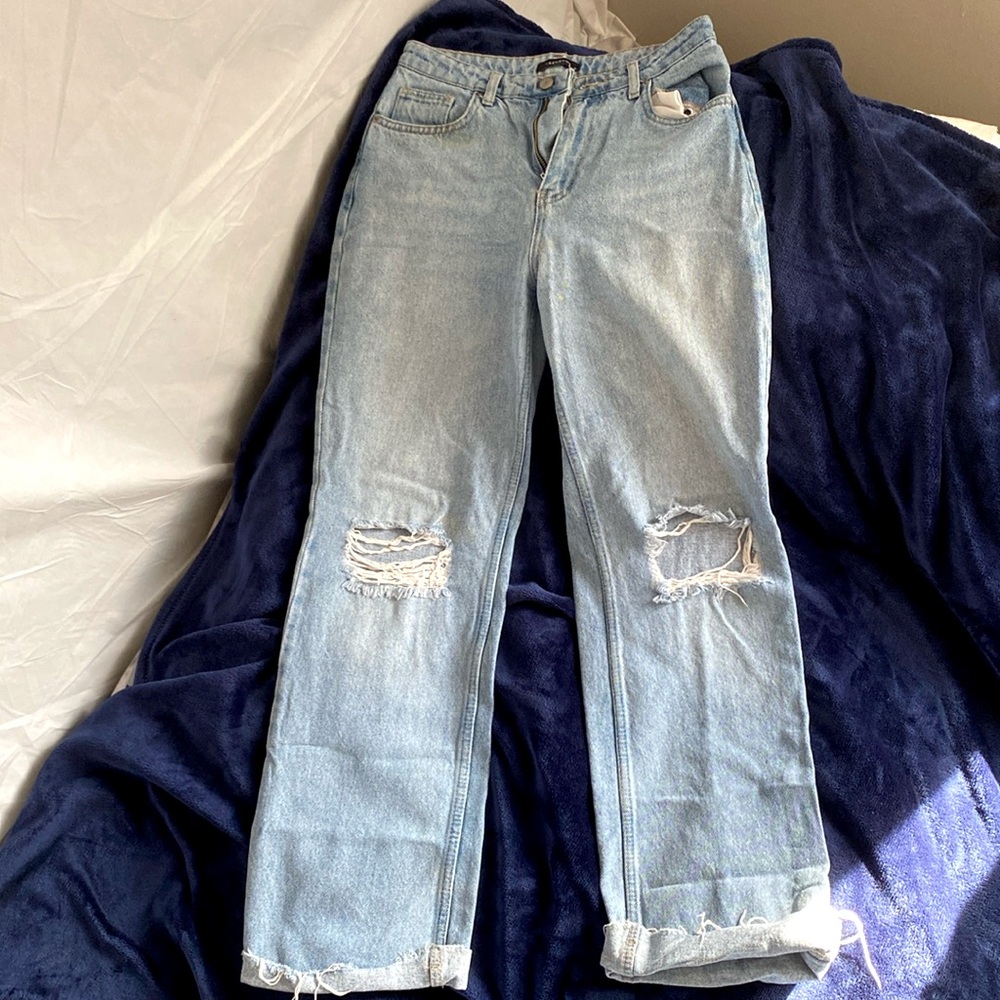 High waist ripped jeans